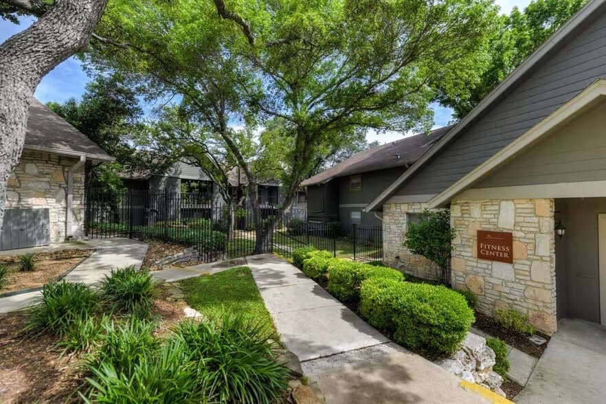 Distinction Apartment Homes in San Antonio, Texas