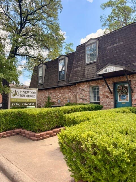Pinewood Townhomes in Conroe, Texas
