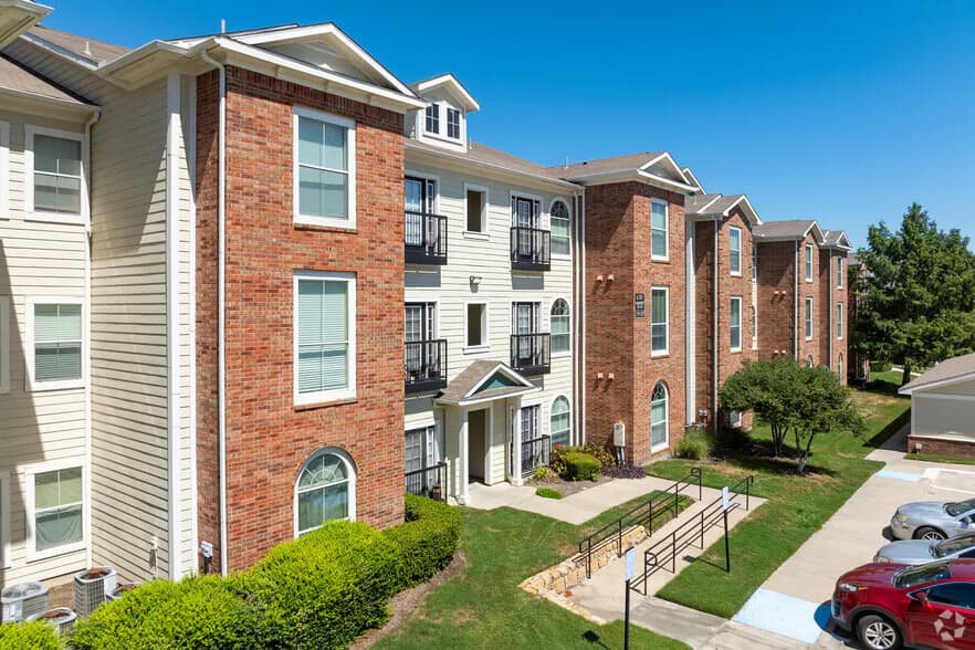 Senior Living-Evergreen At Hulen Bend in Fort Worth, Texas